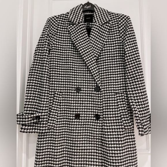 Like New ** Winter Long Coat - Picture 6 of 7